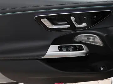 MERCEDES-BENZ E 450 d 4M T AMG Standhz. 360  LED AHK Pano