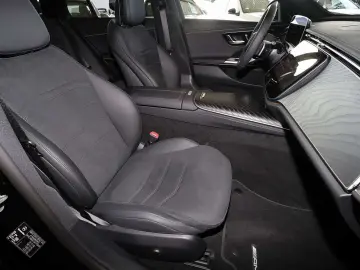 MERCEDES-BENZ E 220 d T AMG MBUX 360