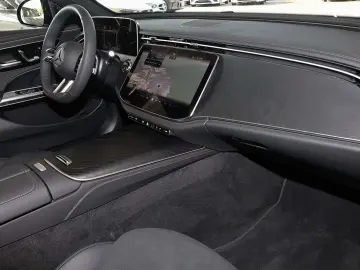 MERCEDES-BENZ E 220 d T AMG MBUX 360