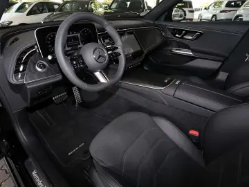 MERCEDES-BENZ E 220 d T AMG MBUX 360
