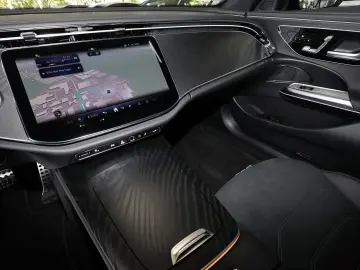 MERCEDES-BENZ E 220 d T AMG MBUX 360