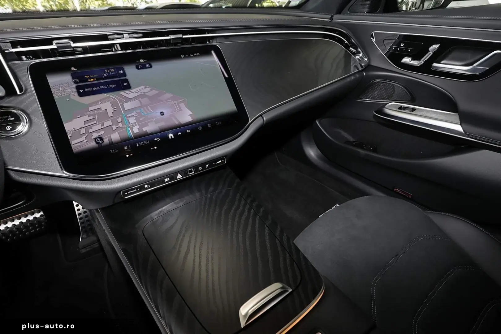 MERCEDES-BENZ E 220 d T AMG MBUX 360  DIG-LED Pano D&hellip;
