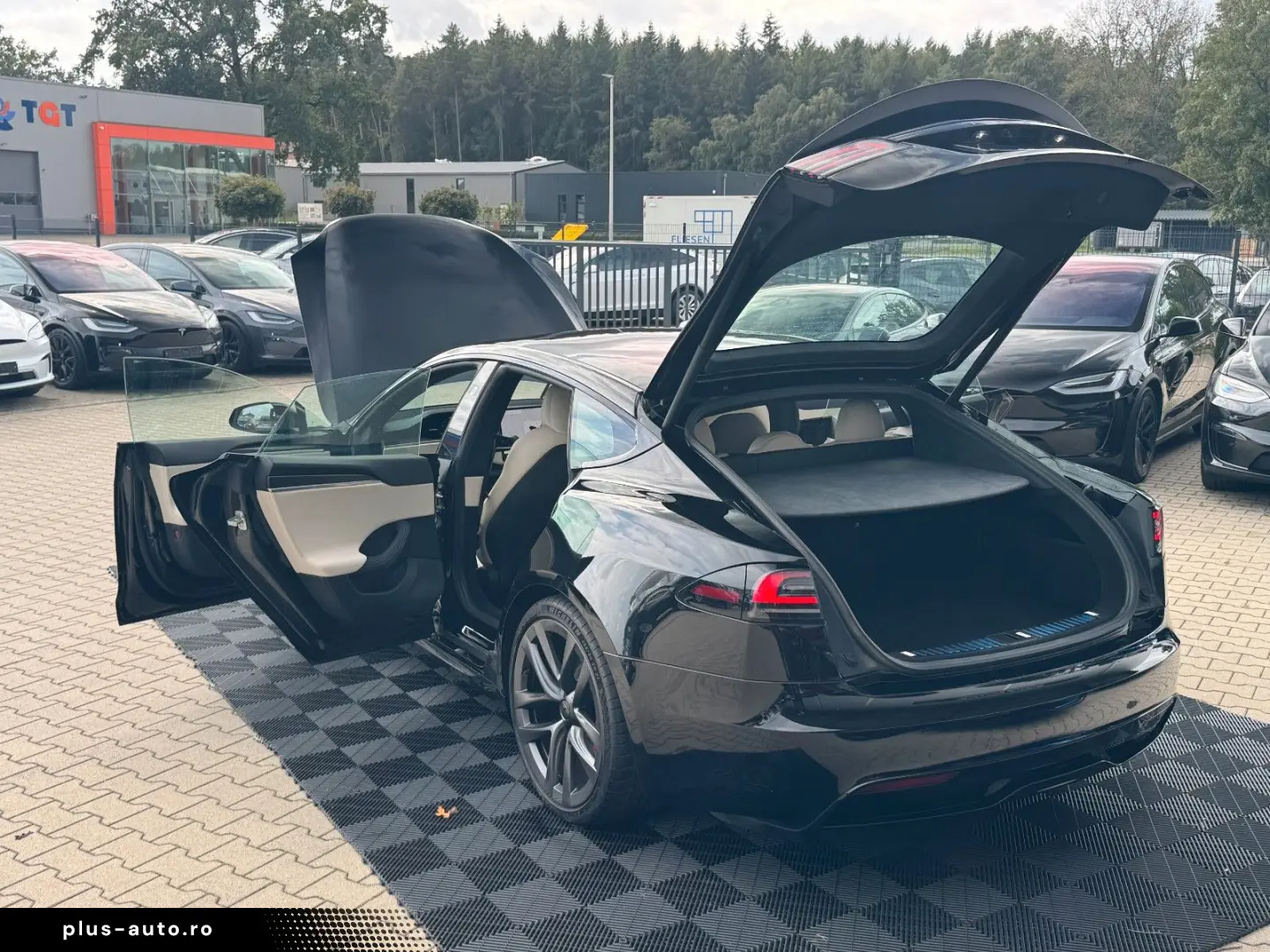 TESLA Model S 2023 — imagine 9