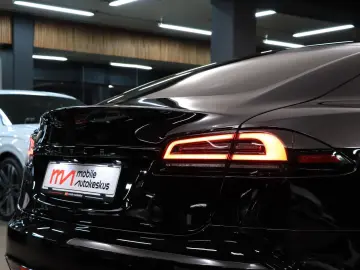 TESLA Model S Dual