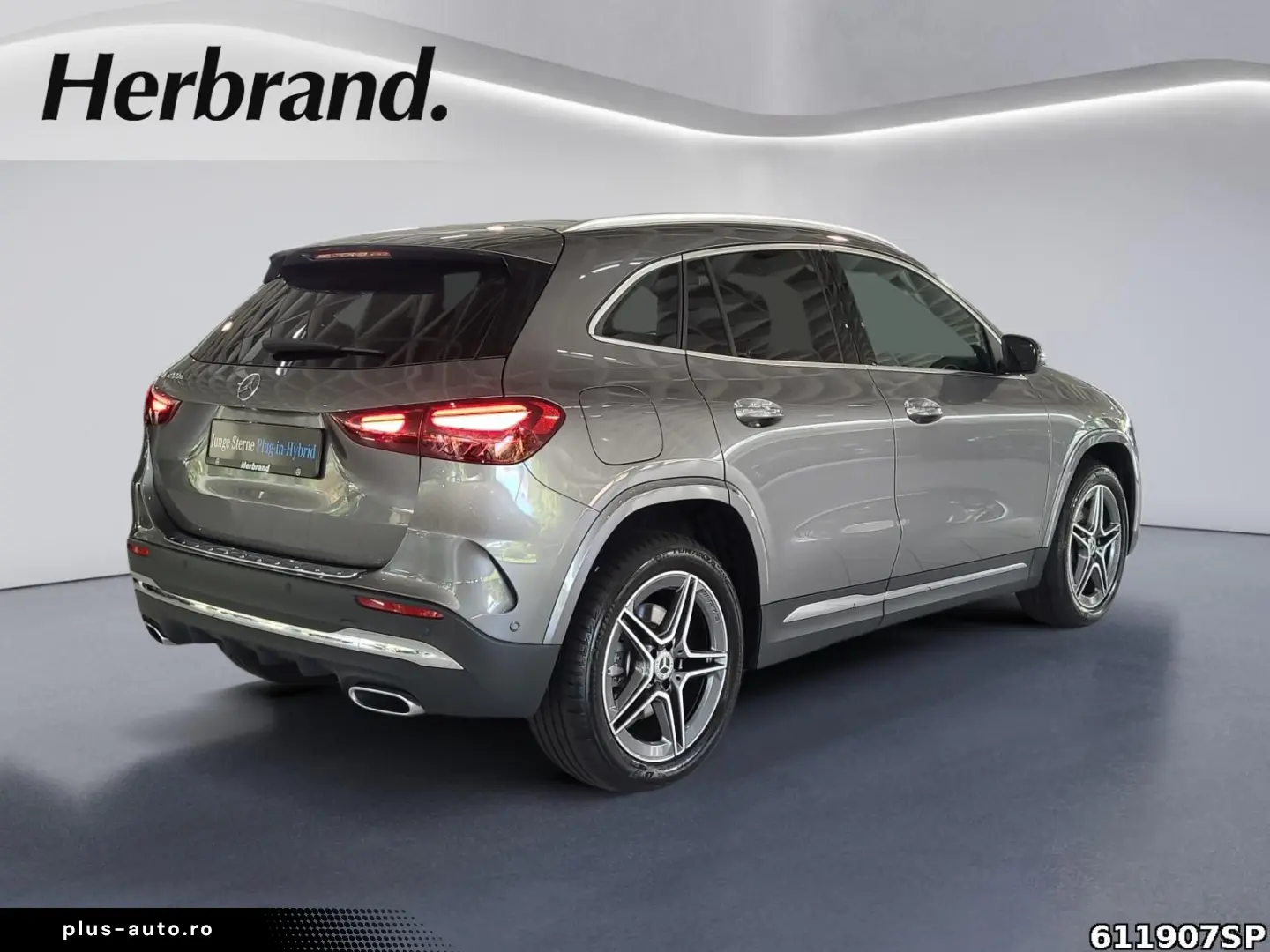 MERCEDES-BENZ GLA 250 e AMG Pano Multibeam 360  Keyless