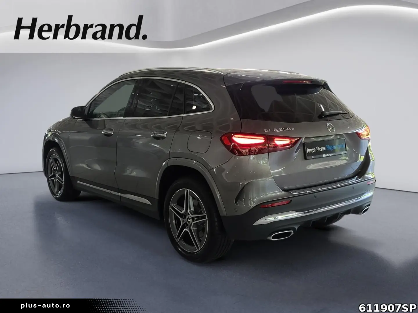 MERCEDES-BENZ GLA 250 e AMG Pano Multibeam 360  Keyless