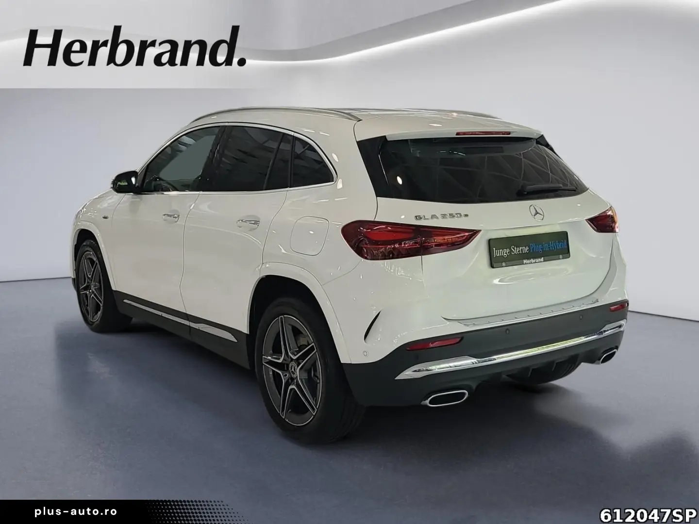 MERCEDES-BENZ GLA 250 e AMG  Pano Keyless 360  AHK Totwinkel