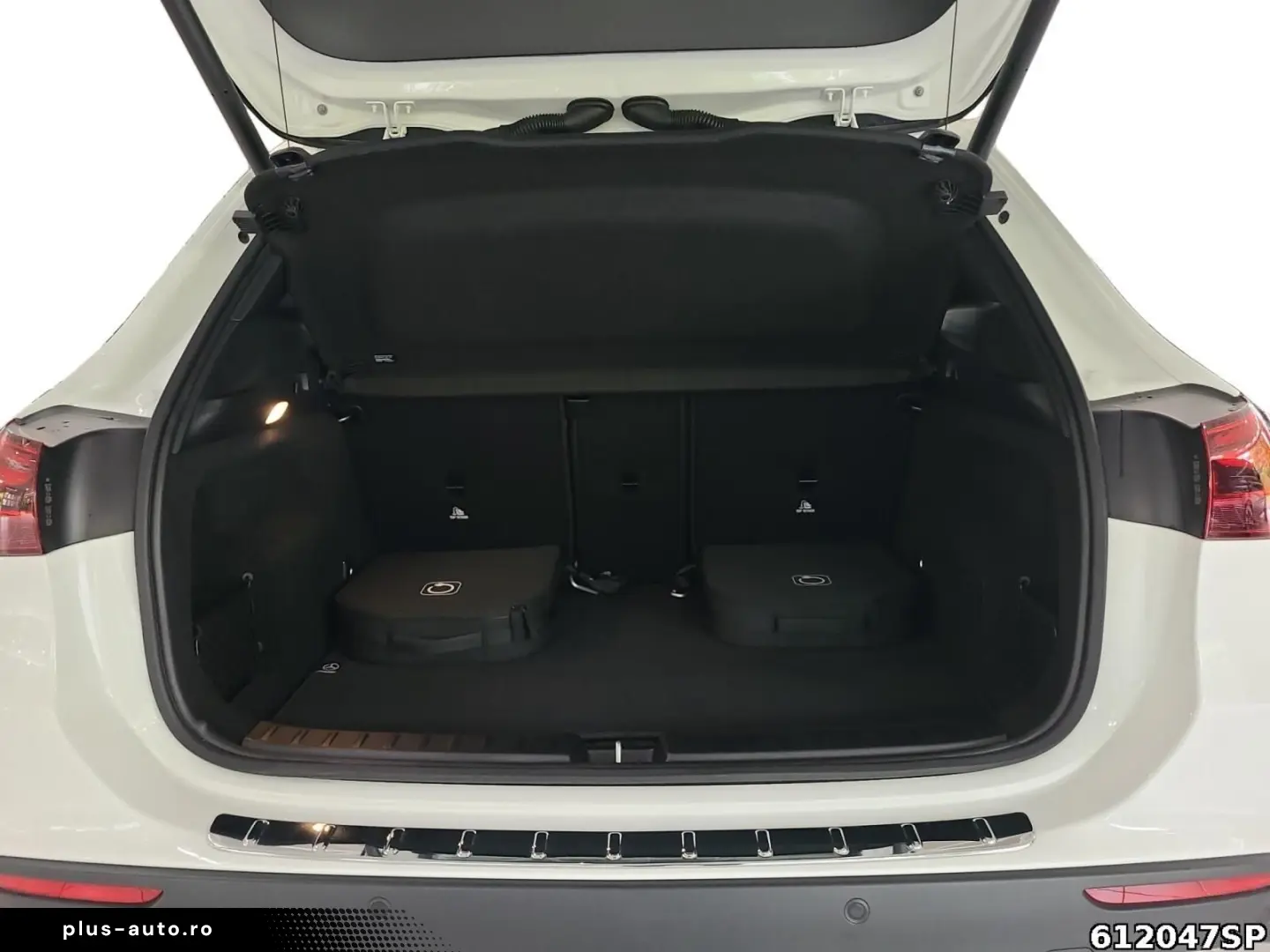 MERCEDES-BENZ GLA 250 e AMG  Pano Keyless 360  AHK Totwinkel