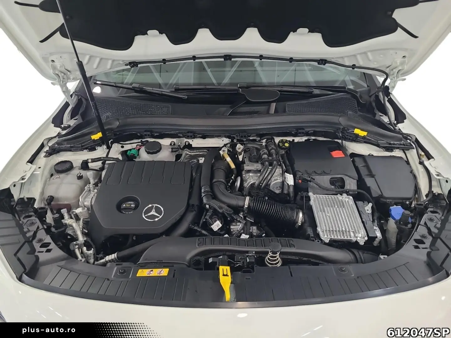 MERCEDES-BENZ GLA 250 e AMG  Pano Keyless 360  AHK Totwinkel