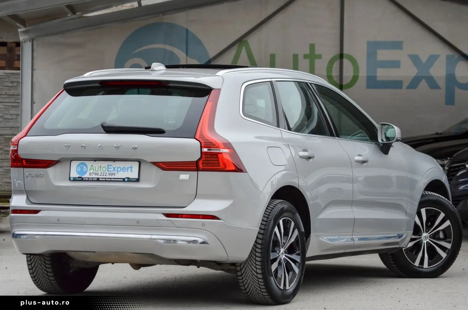 2022 Volvo XC-60 T6 AWD Inscription 2.0 Benzină Plug In Hybr