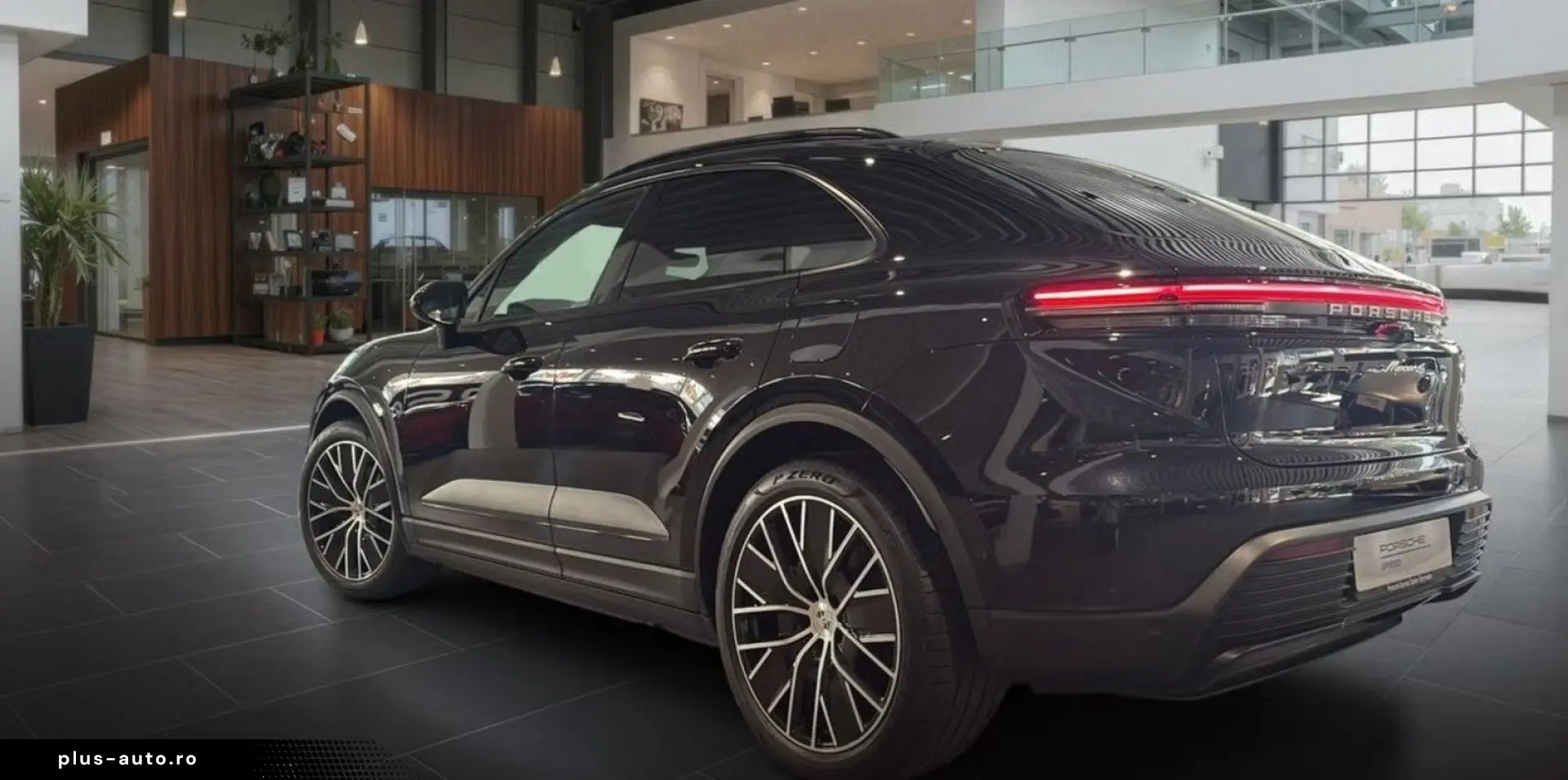 PORSCHE Macan Electric 4