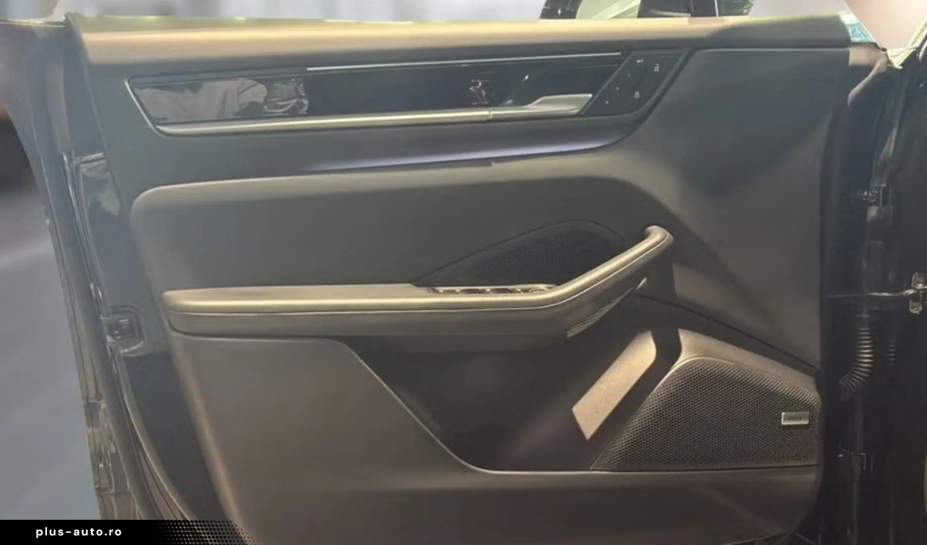 PORSCHE Macan Electric 4