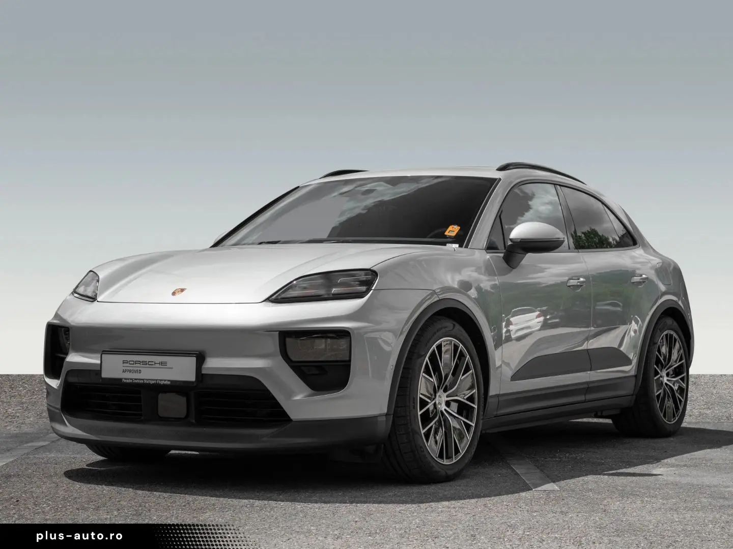 PORSCHE Macan 4
