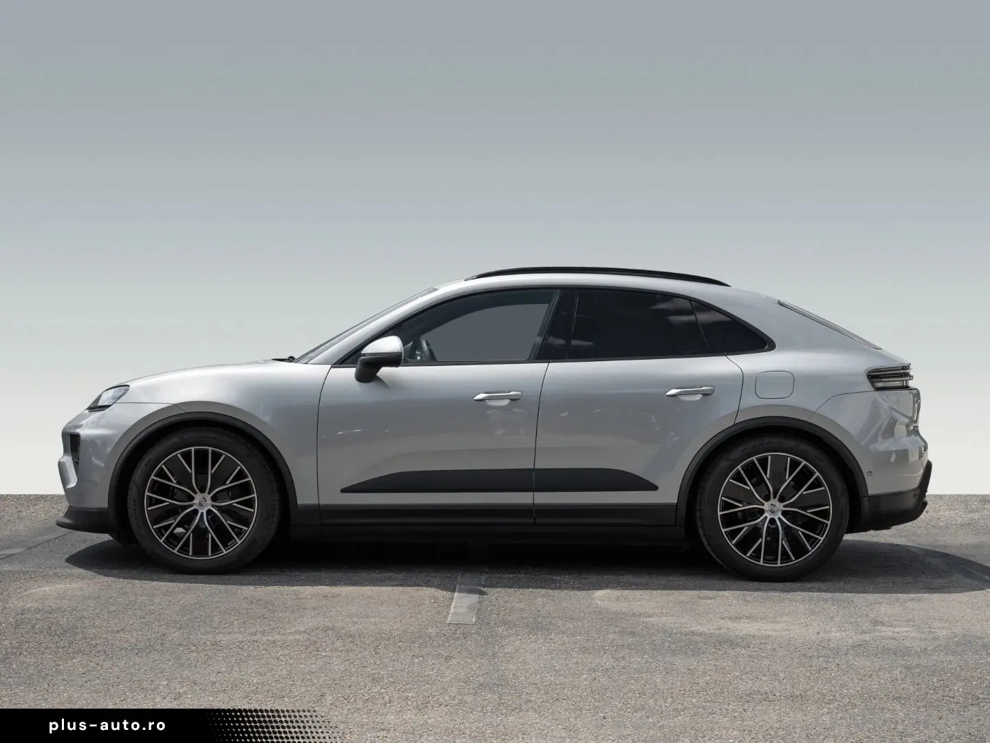 PORSCHE Macan 4