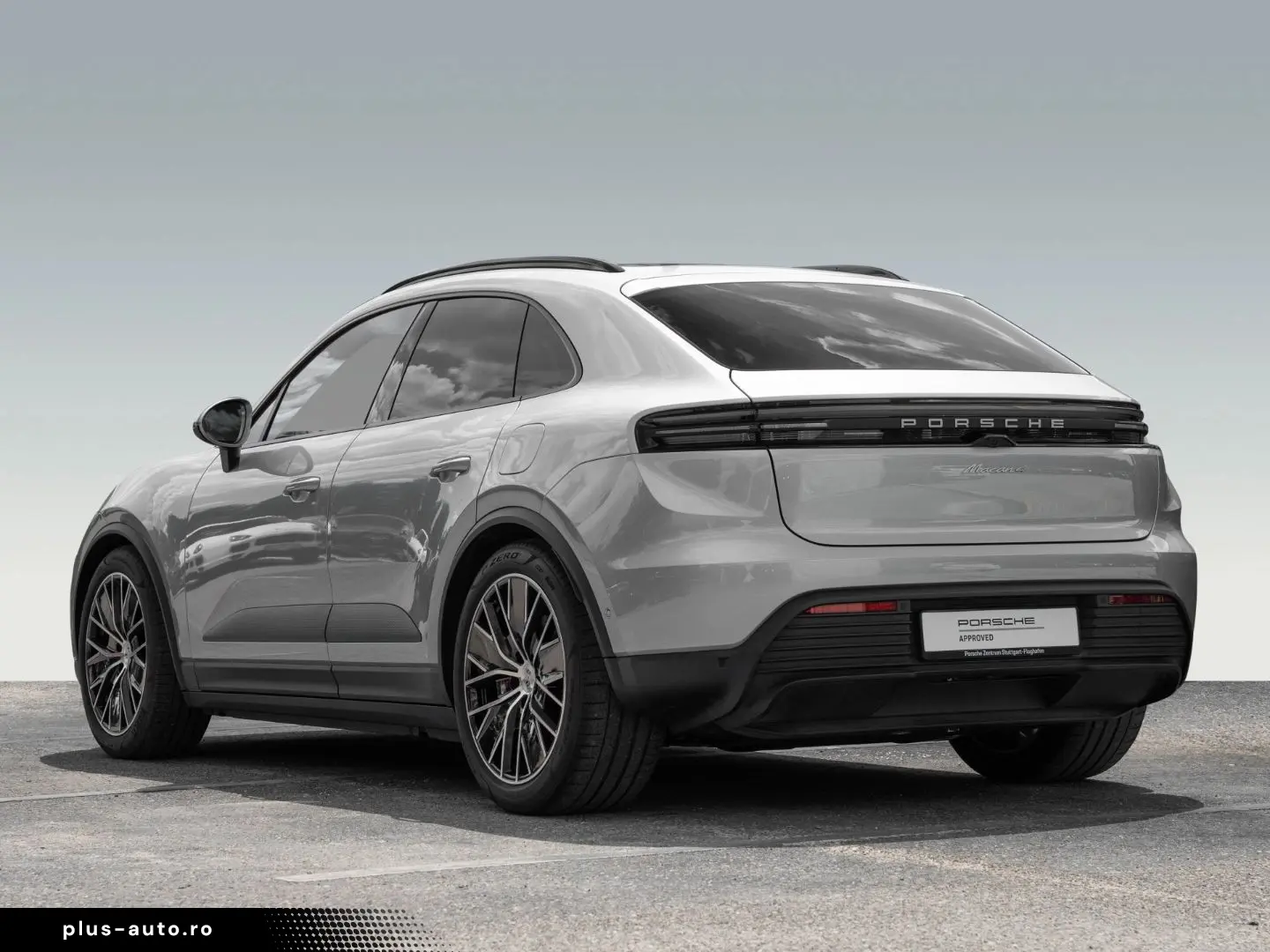 PORSCHE Macan 4