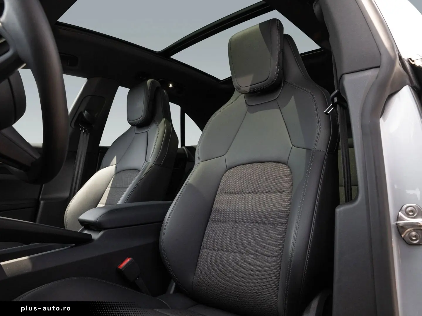PORSCHE Macan 4