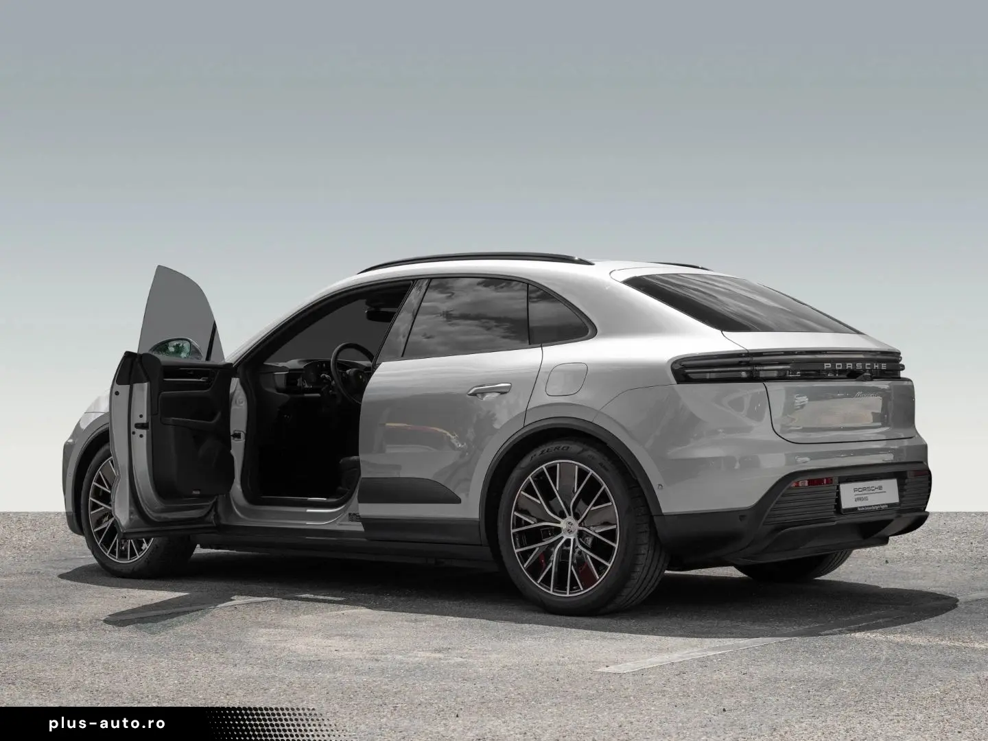 PORSCHE Macan 4
