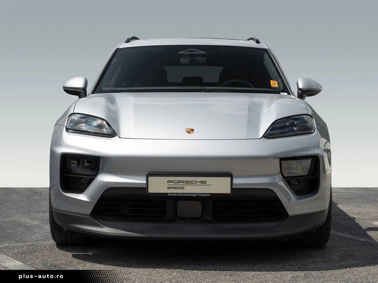 PORSCHE Macan 4