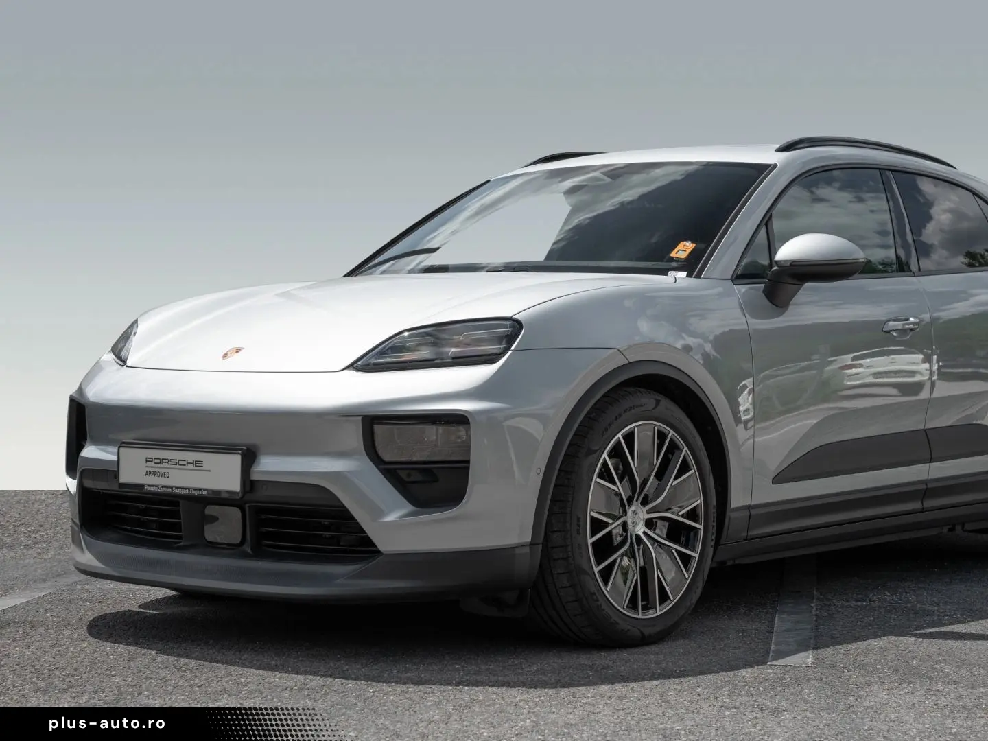 PORSCHE Macan 4