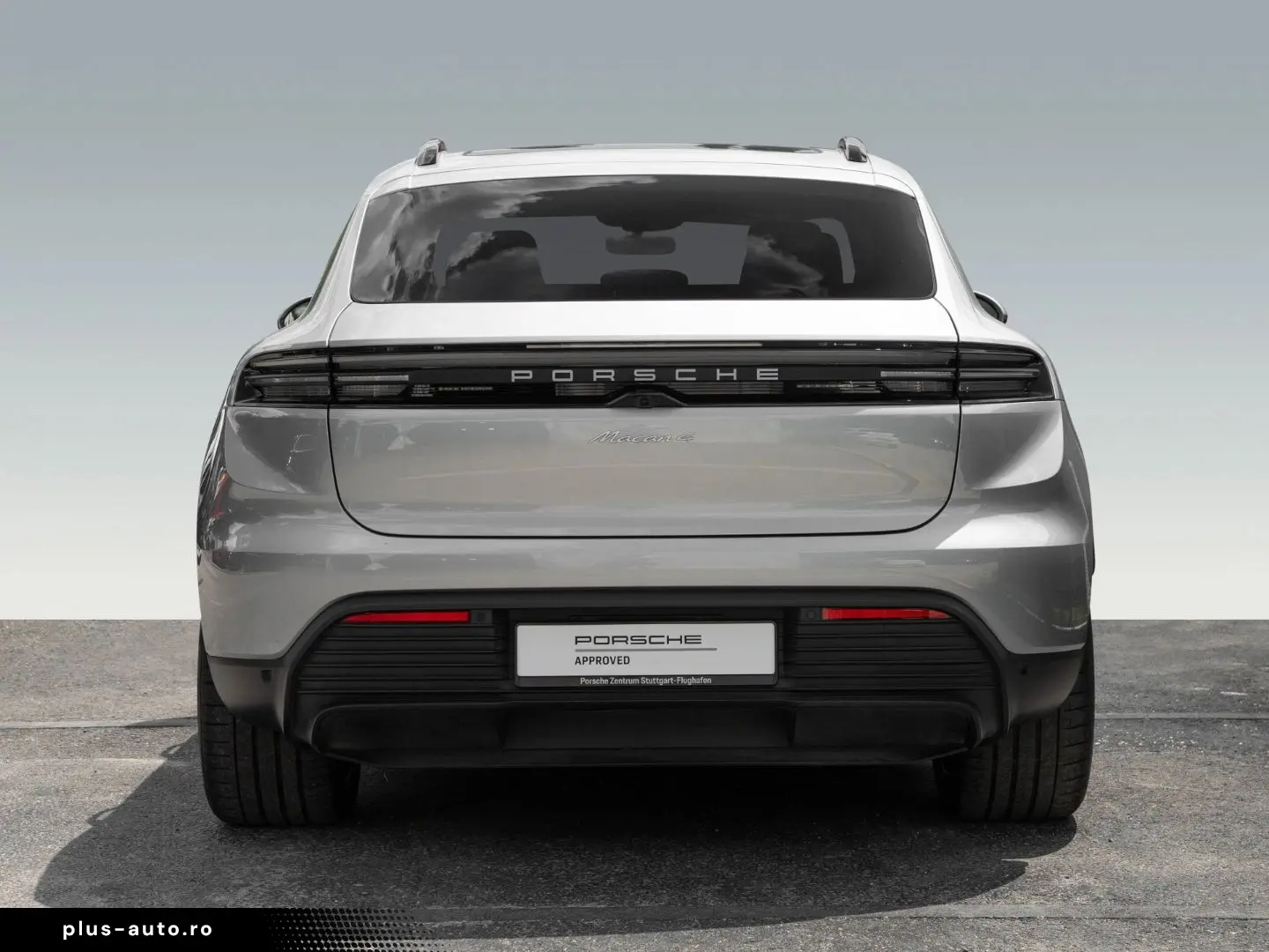 PORSCHE Macan 4