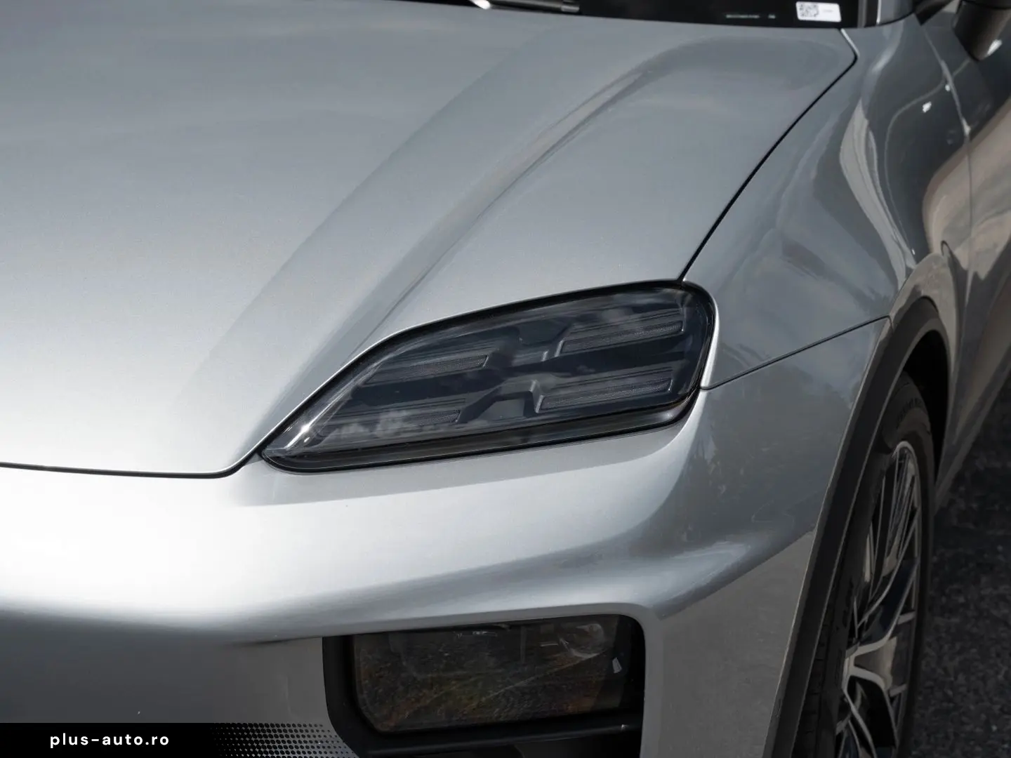 PORSCHE Macan 4