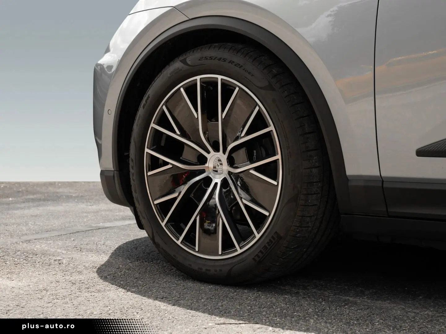 PORSCHE Macan 4