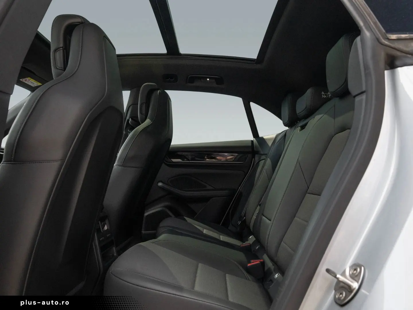 PORSCHE Macan 4