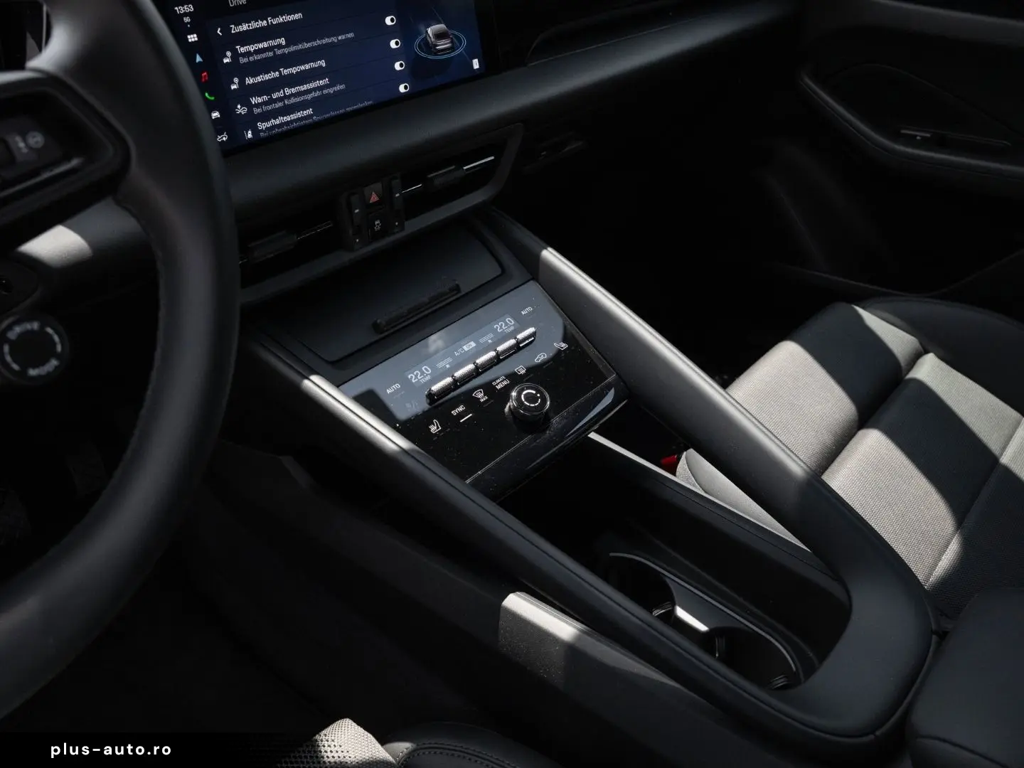 PORSCHE Macan 4