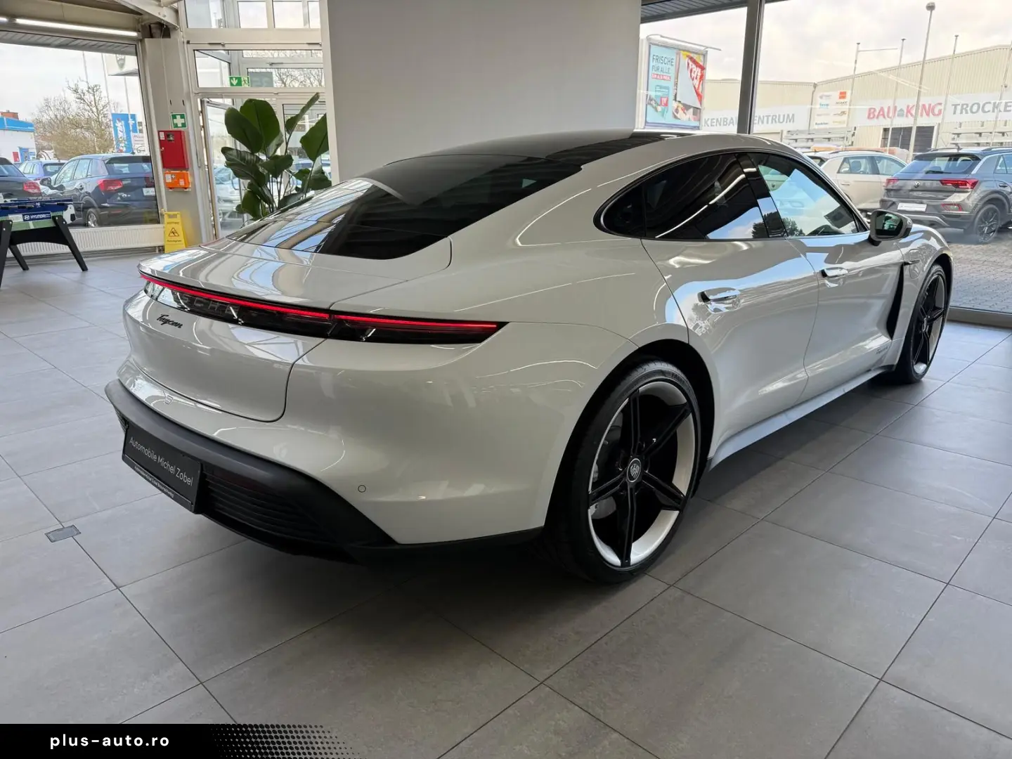 PORSCHE Taycan