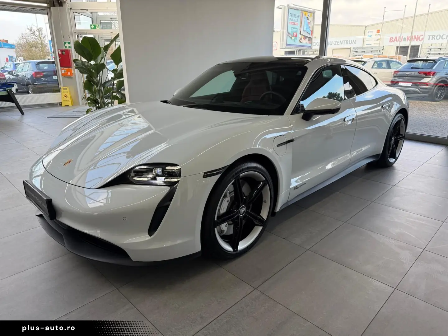 PORSCHE Taycan