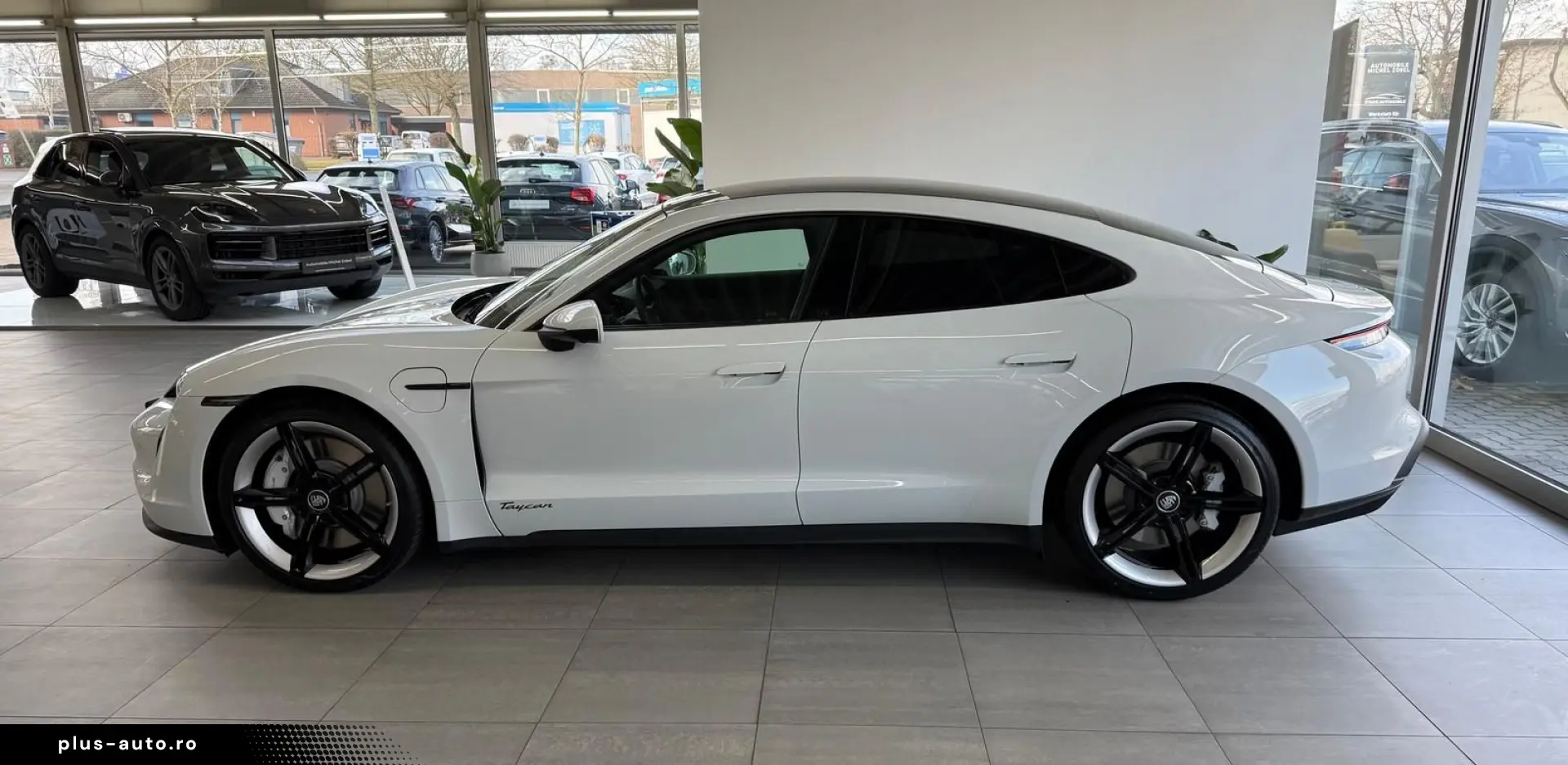 PORSCHE Taycan