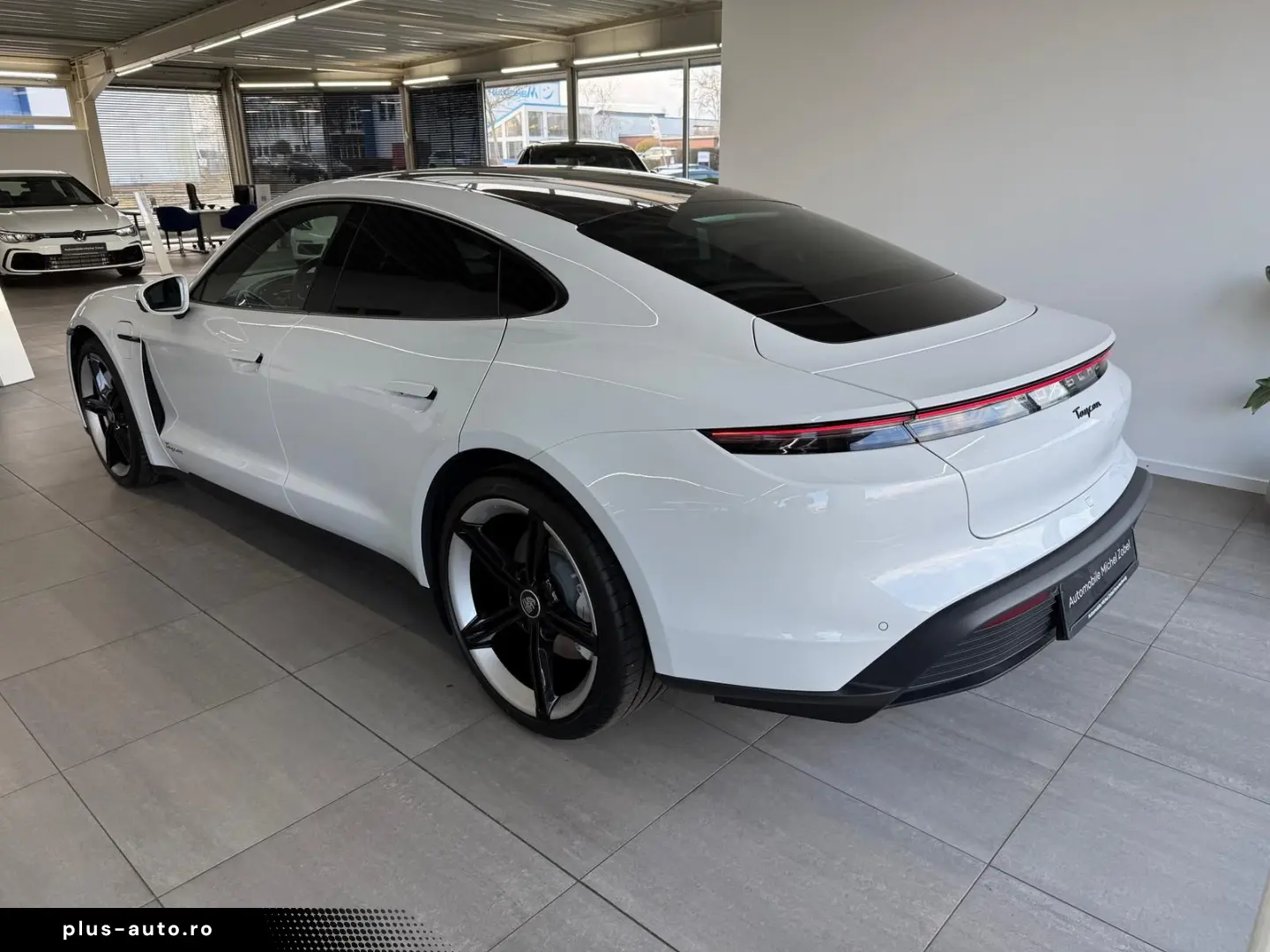 PORSCHE Taycan