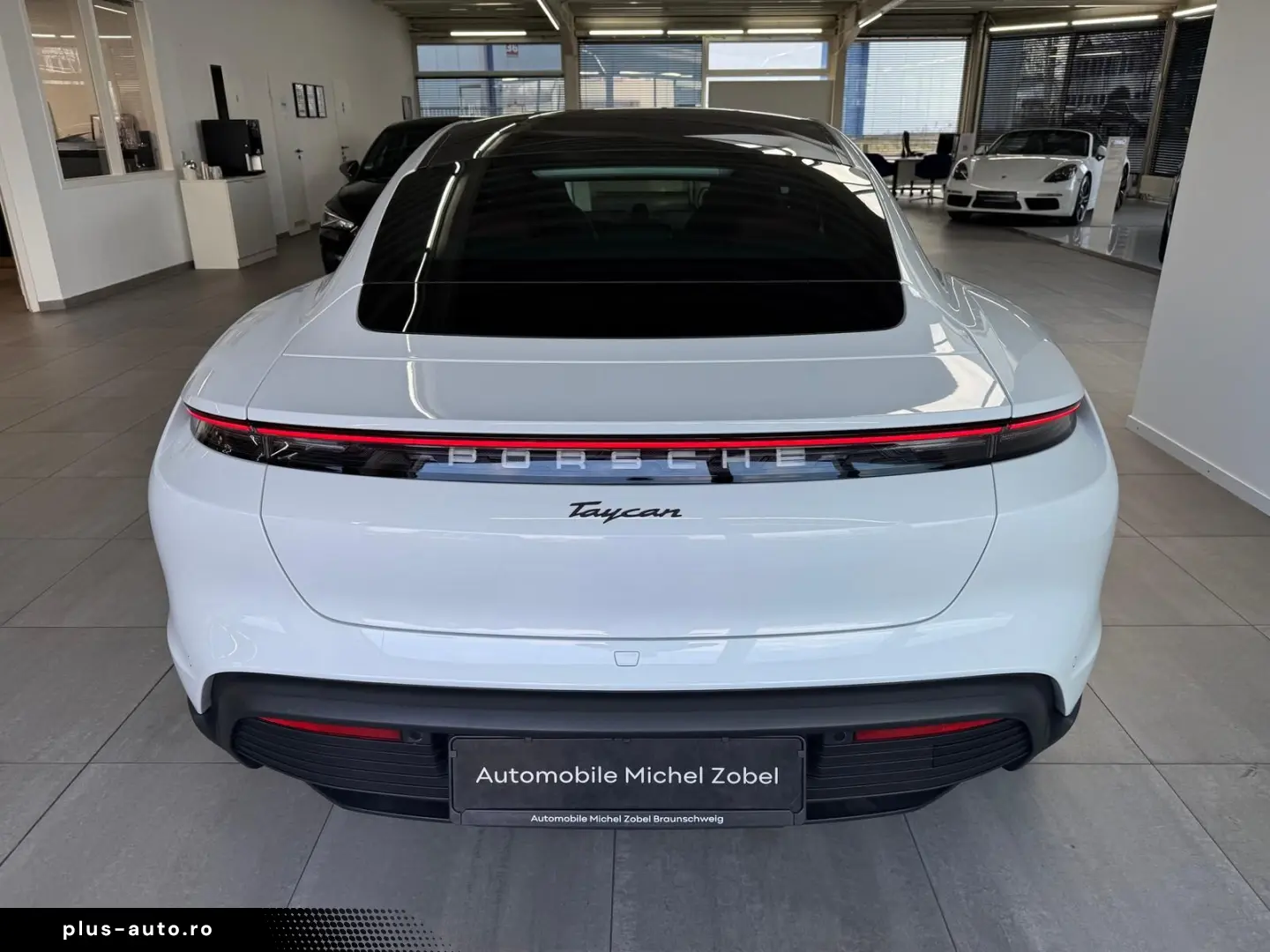 PORSCHE Taycan