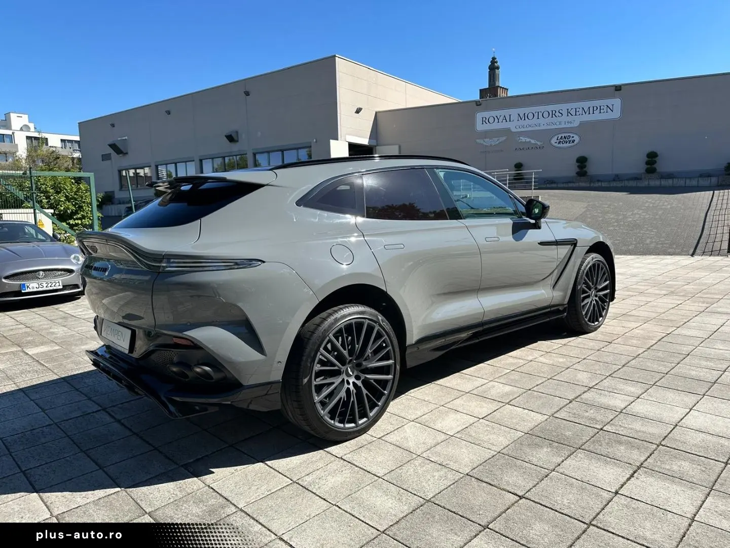 ASTON MARTIN DBX 707 China Grey   Onyx Black