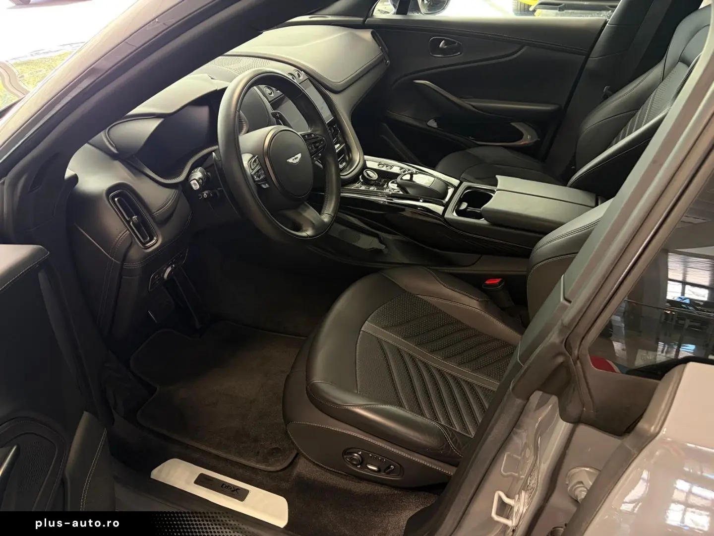 ASTON MARTIN DBX 707 China Grey   Onyx Black