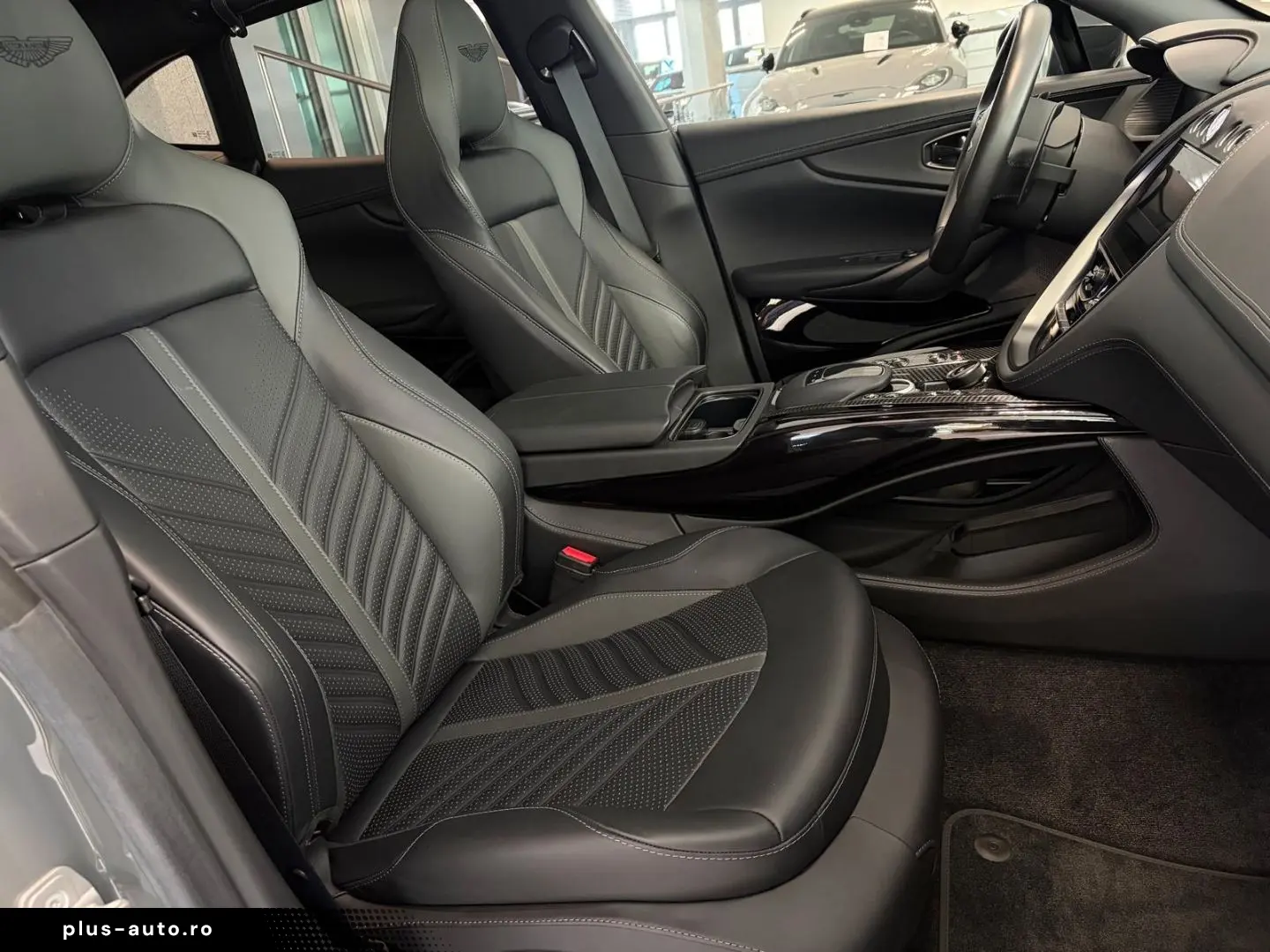 ASTON MARTIN DBX 707 China Grey   Onyx Black