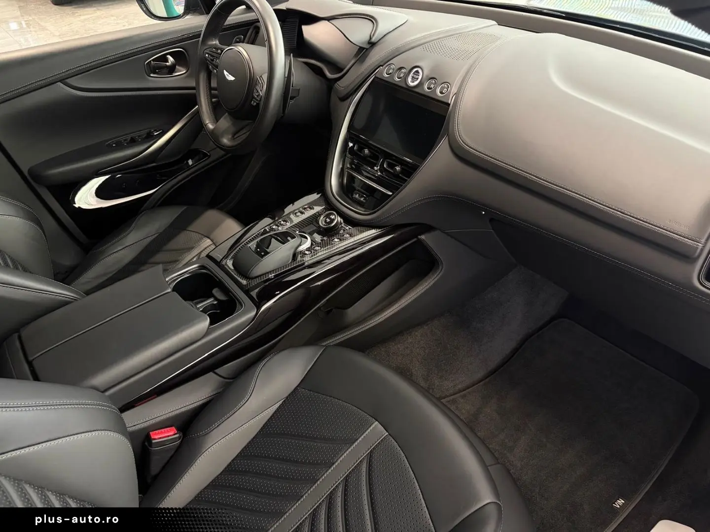 ASTON MARTIN DBX 707 China Grey   Onyx Black