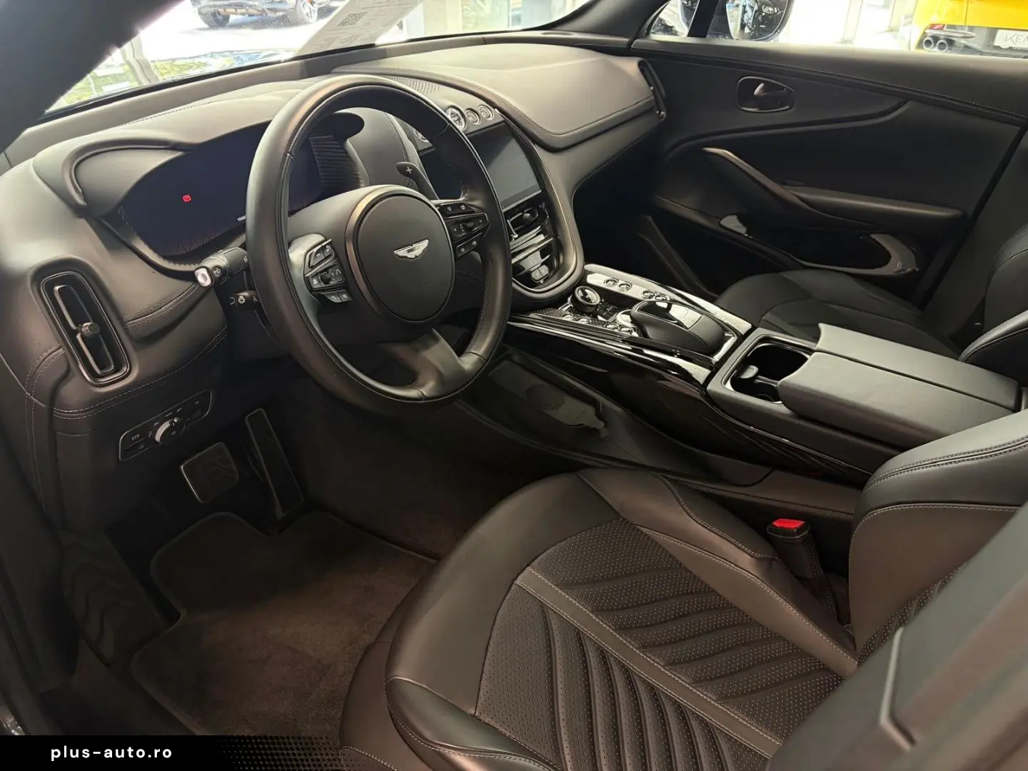 ASTON MARTIN DBX 707 China Grey   Onyx Black