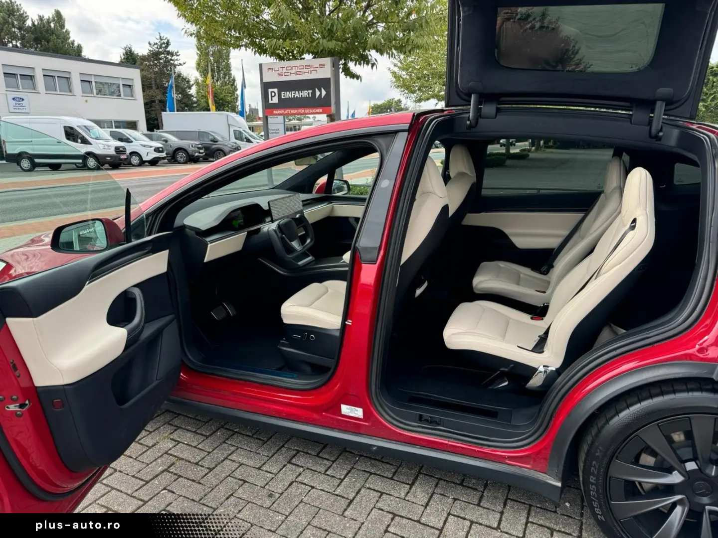 TESLA Model X Plaid