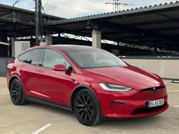 TESLA Model X Plaid