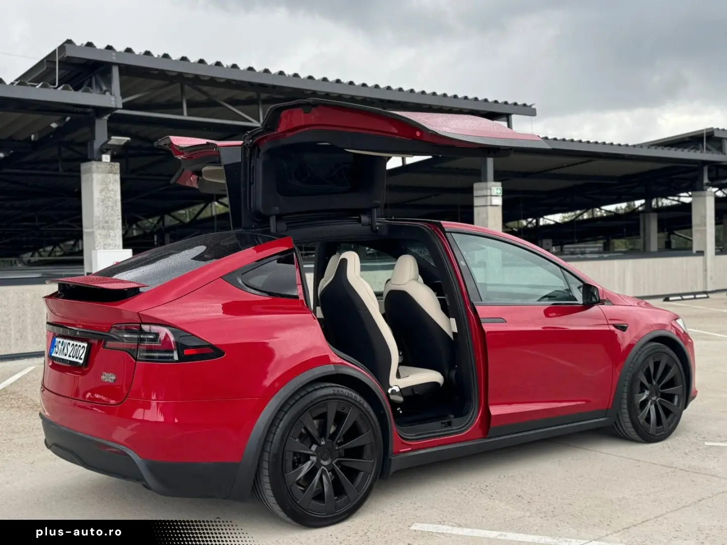 TESLA Model X Plaid