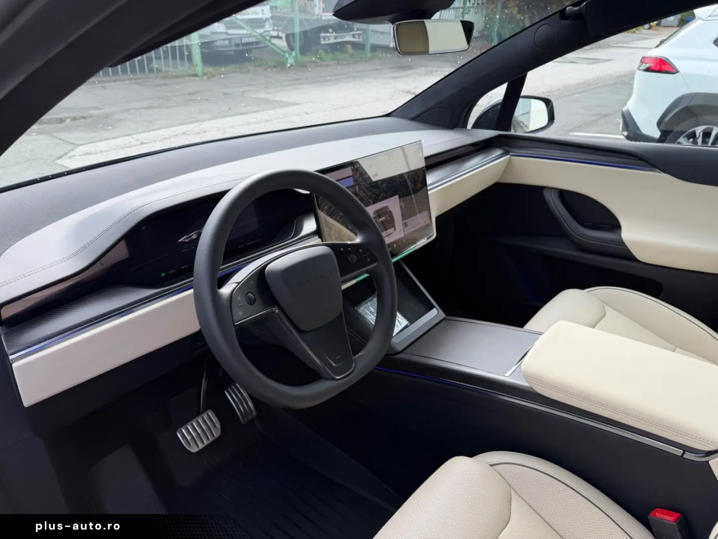 TESLA Model X Plaid HW4 6 Sitzer 22 Zoll Creme Innen