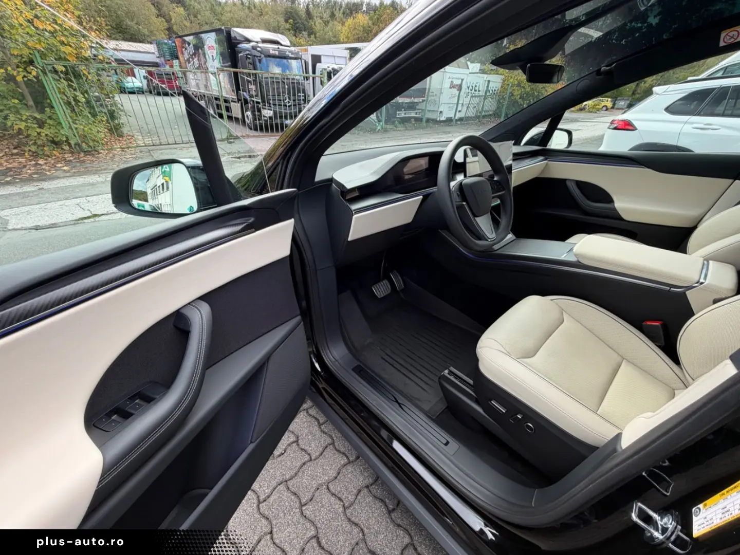 TESLA Model X Plaid HW4 6 Sitzer 22 Zoll Creme Innen