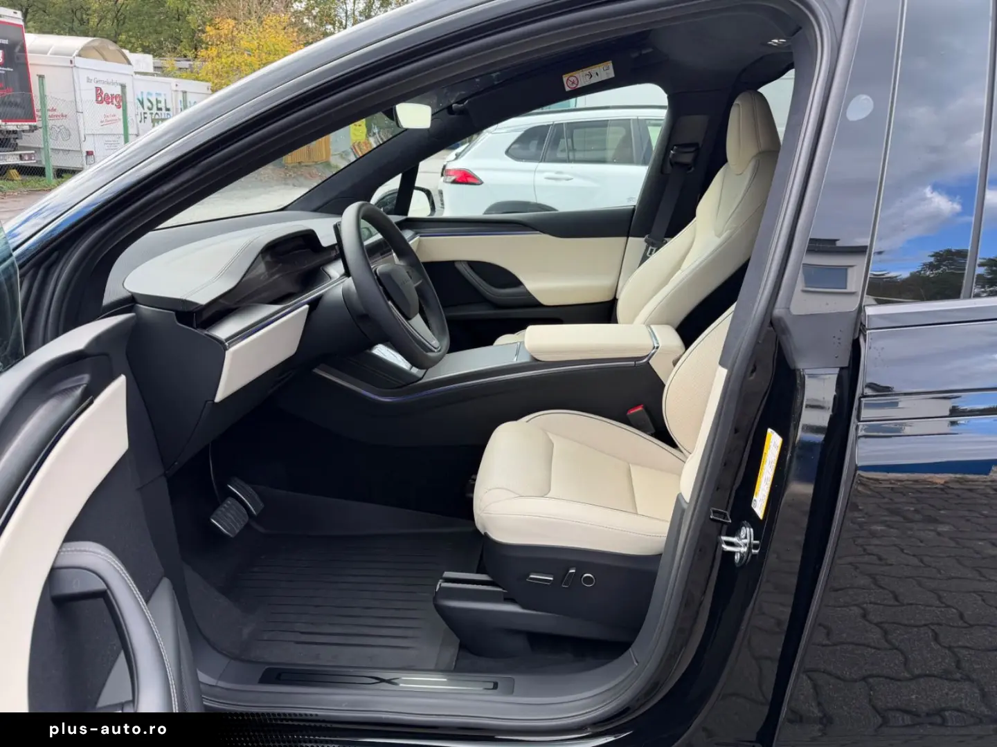 TESLA Model X Plaid HW4 6 Sitzer 22 Zoll Creme Innen