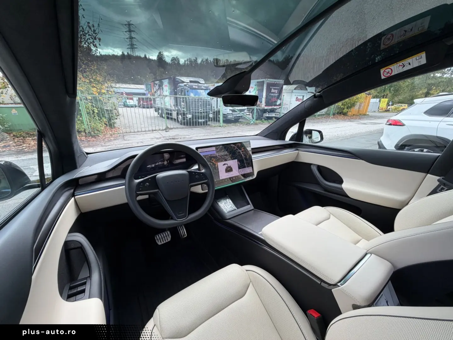 TESLA Model X Plaid HW4 6 Sitzer 22 Zoll Creme Innen