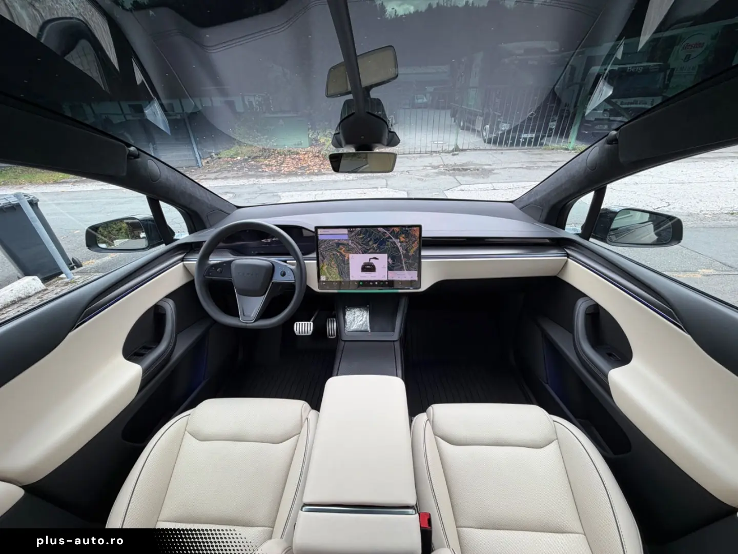 TESLA Model X Plaid HW4 6 Sitzer 22 Zoll Creme Innen