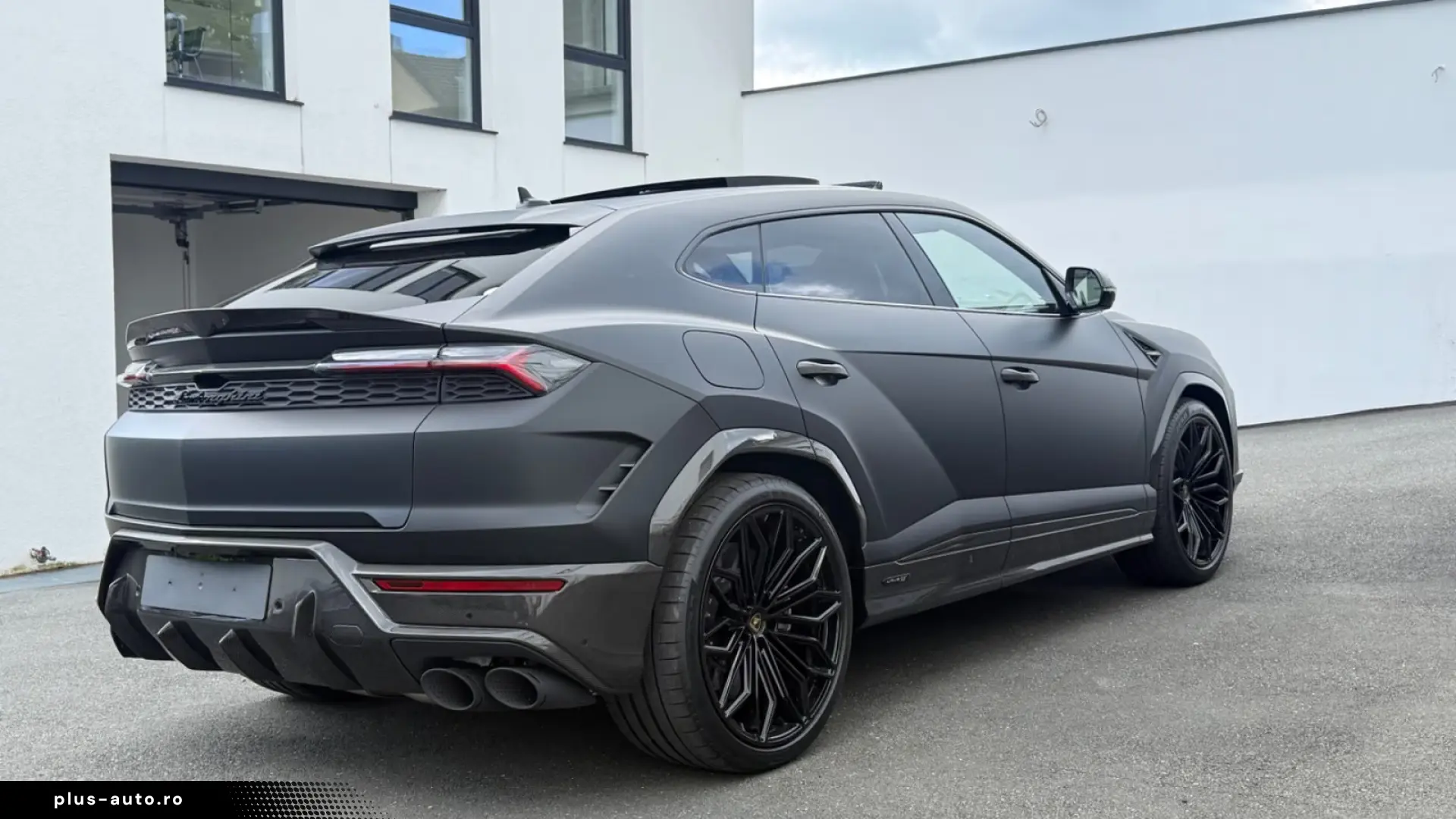 Lamborghini Urus SE Nero Nemesis