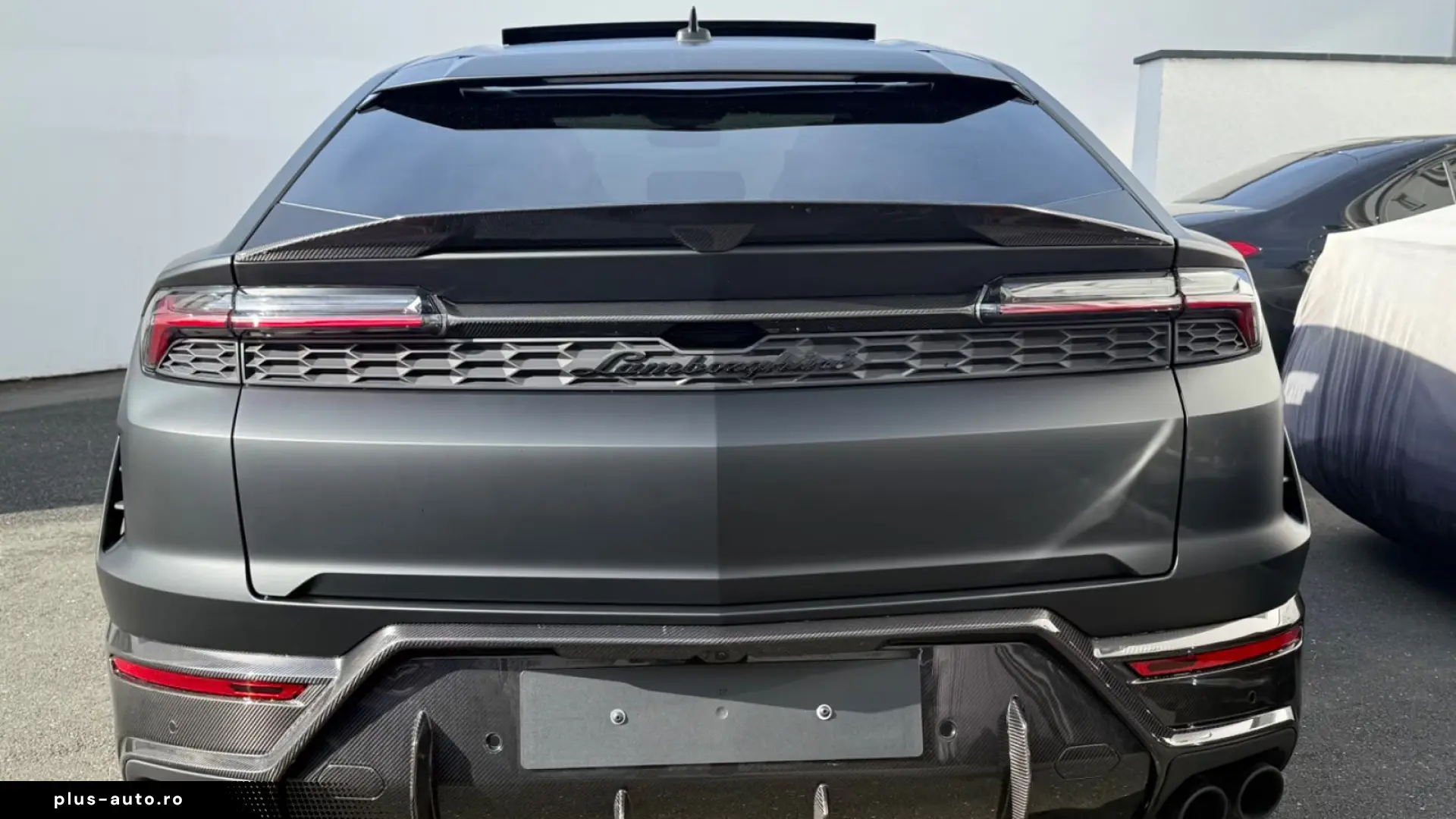 Lamborghini Urus SE Nero Nemesis