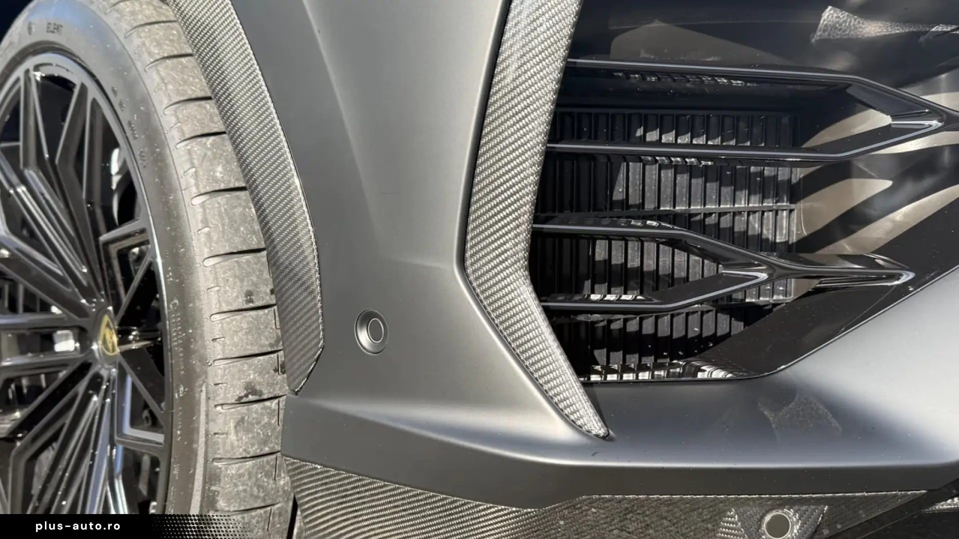Lamborghini Urus SE Nero Nemesis