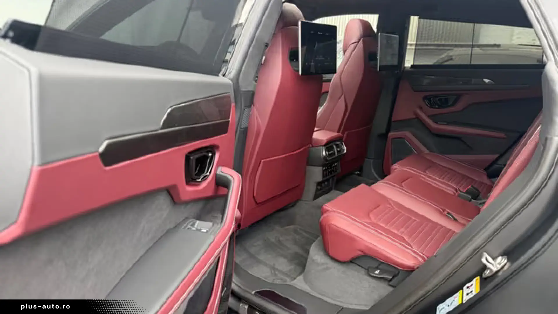 Lamborghini Urus SE Nero Nemesis